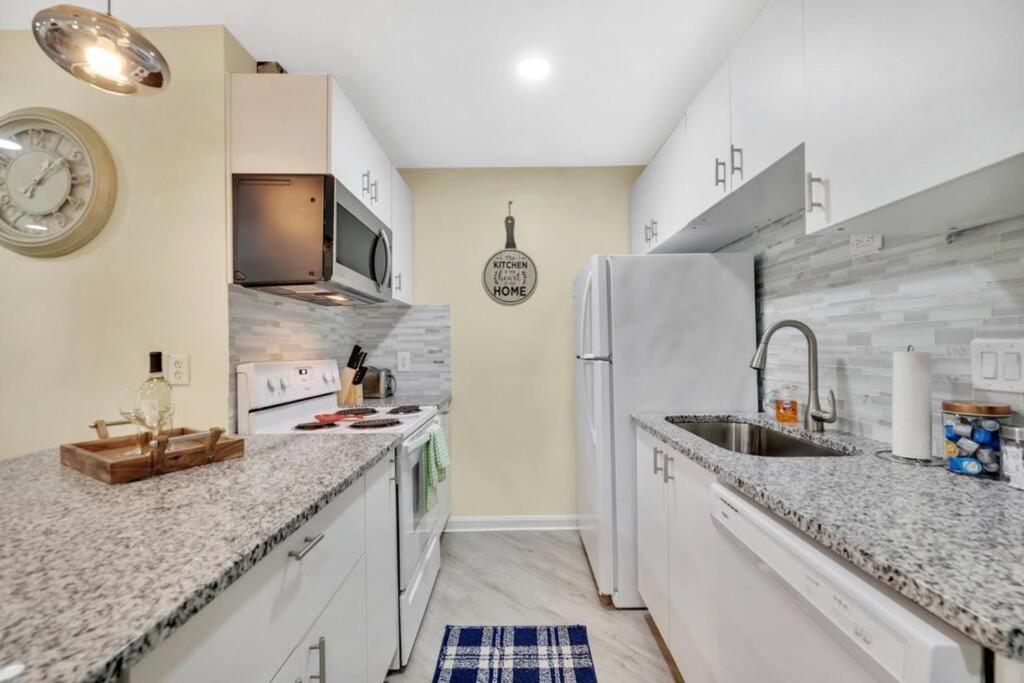 Cozy 2 Bedroom Duplex In Charlotte, Jacuzzi, Sleeps 6 Plus 2 Extérieur photo