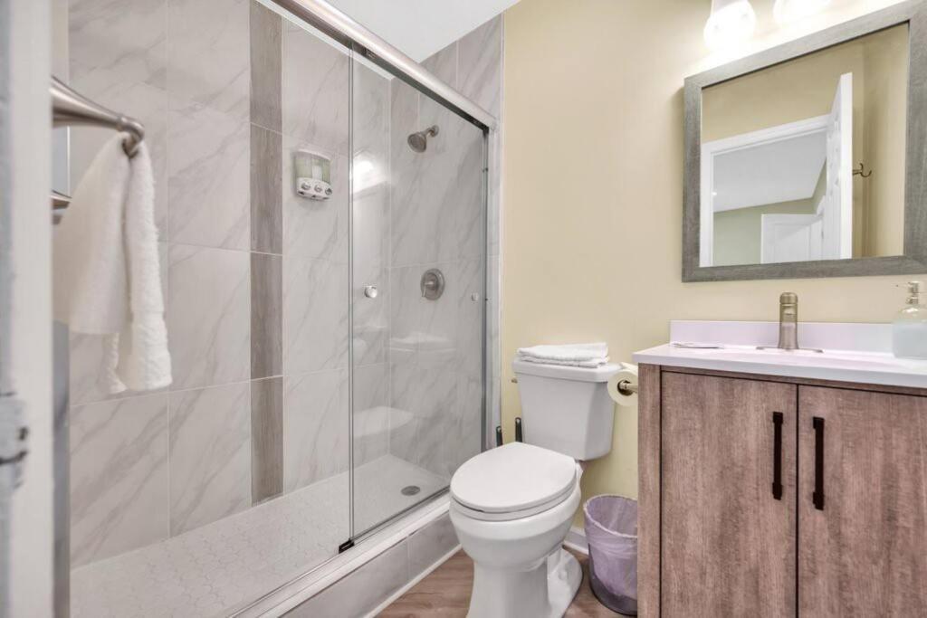 Cozy 2 Bedroom Duplex In Charlotte, Jacuzzi, Sleeps 6 Plus 2 Extérieur photo