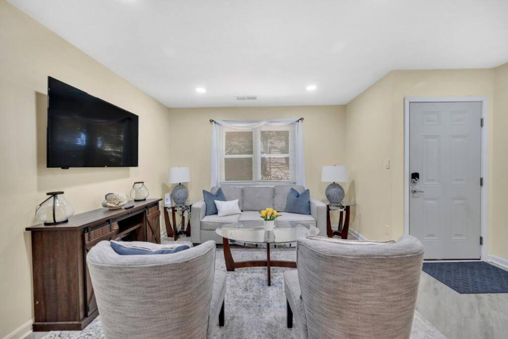 Cozy 2 Bedroom Duplex In Charlotte, Jacuzzi, Sleeps 6 Plus 2 Extérieur photo