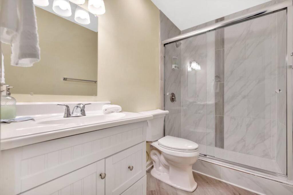 Cozy 2 Bedroom Duplex In Charlotte, Jacuzzi, Sleeps 6 Plus 2 Extérieur photo