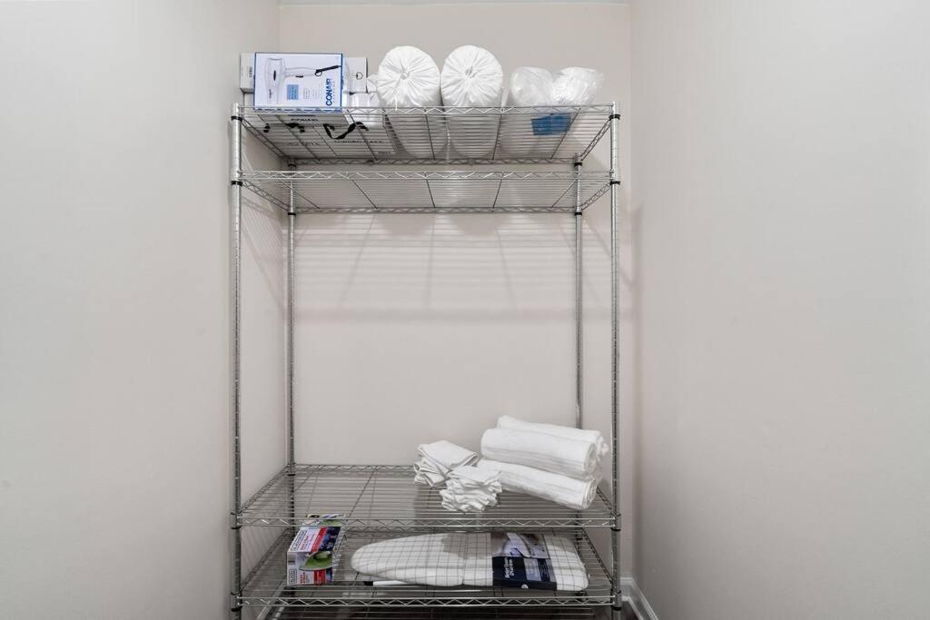 Cozy 2 Bedroom Duplex In Charlotte, Jacuzzi, Sleeps 6 Plus 2 Extérieur photo