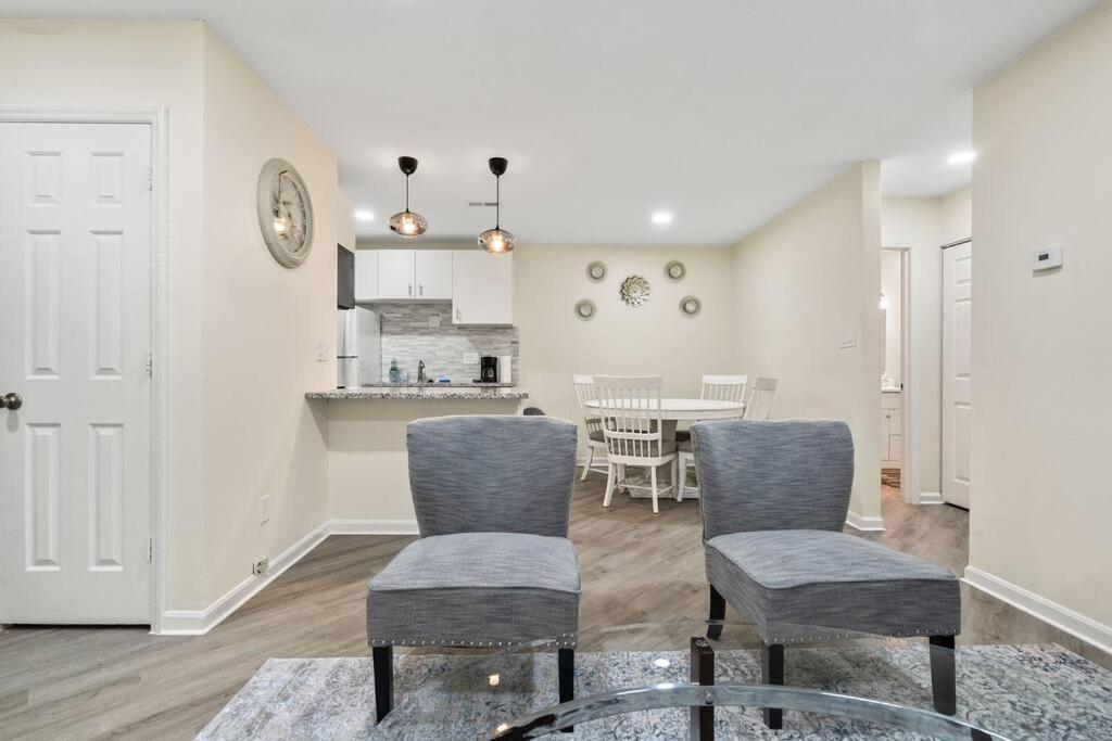Cozy 2 Bedroom Duplex In Charlotte, Jacuzzi, Sleeps 6 Plus 2 Extérieur photo