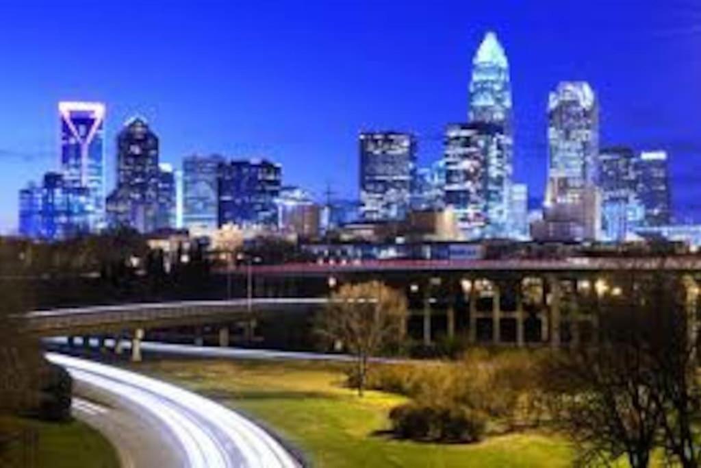 Cozy 2 Bedroom Duplex In Charlotte, Jacuzzi, Sleeps 6 Plus 2 Extérieur photo