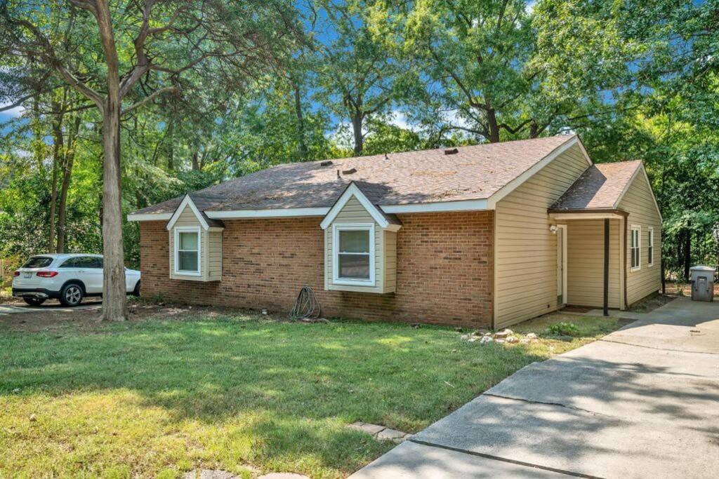 Cozy 2 Bedroom Duplex In Charlotte, Jacuzzi, Sleeps 6 Plus 2 Extérieur photo