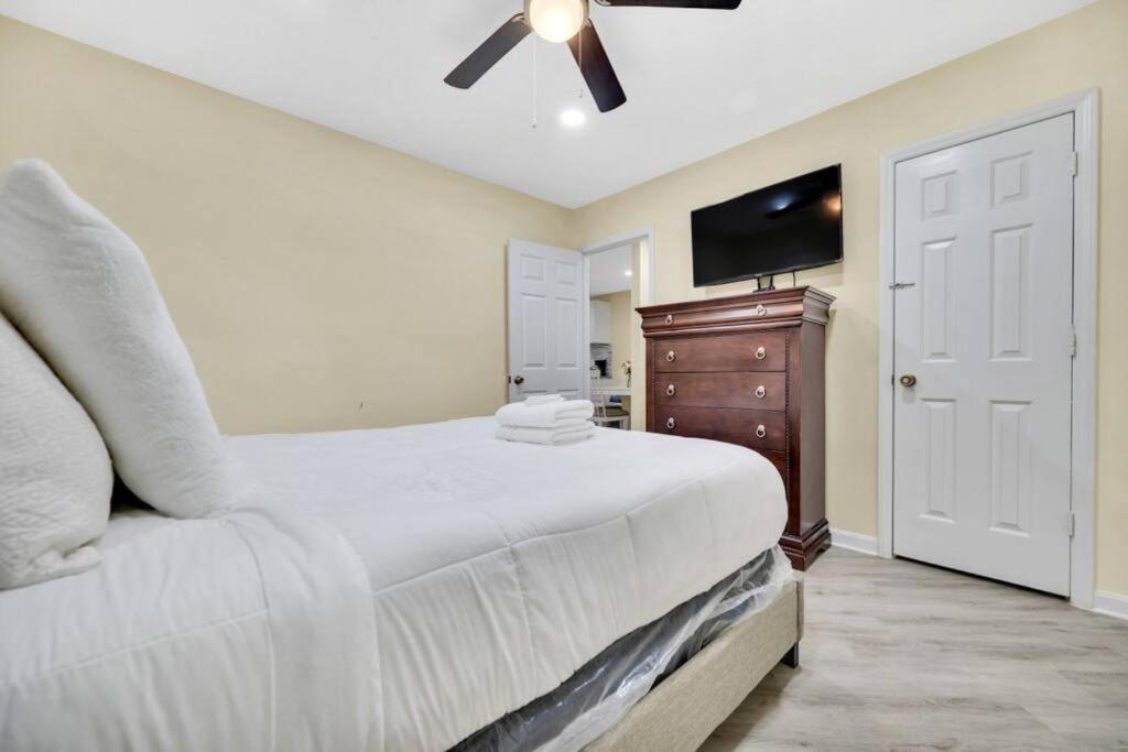 Cozy 2 Bedroom Duplex In Charlotte, Jacuzzi, Sleeps 6 Plus 2 Extérieur photo