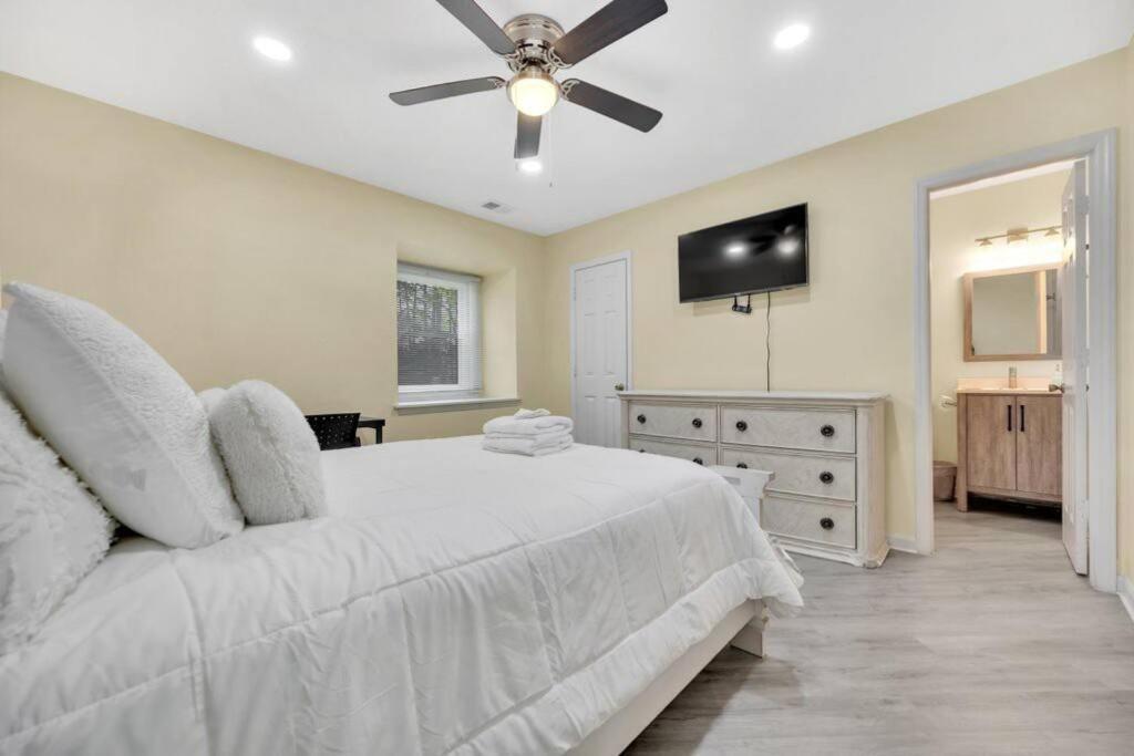 Cozy 2 Bedroom Duplex In Charlotte, Jacuzzi, Sleeps 6 Plus 2 Extérieur photo